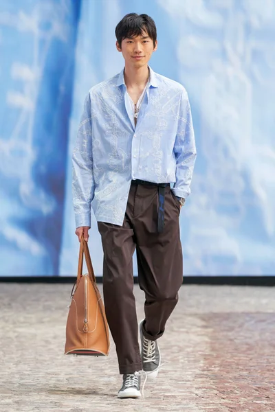 Look 10